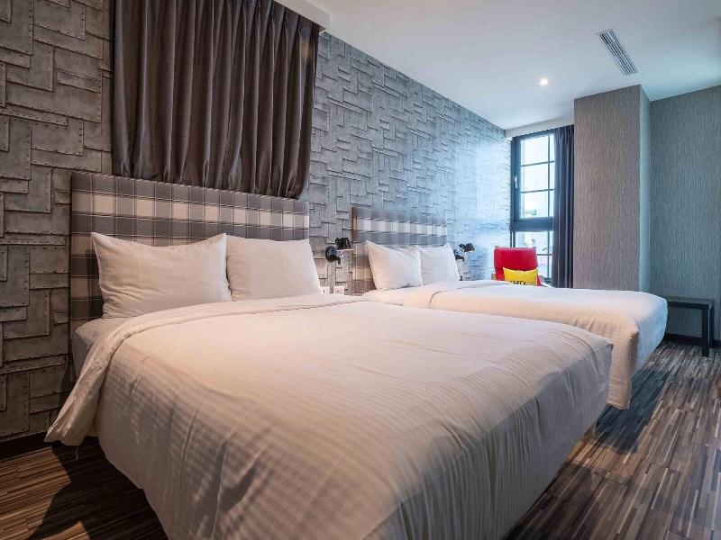 CHECK inn Taichung Ziyou image