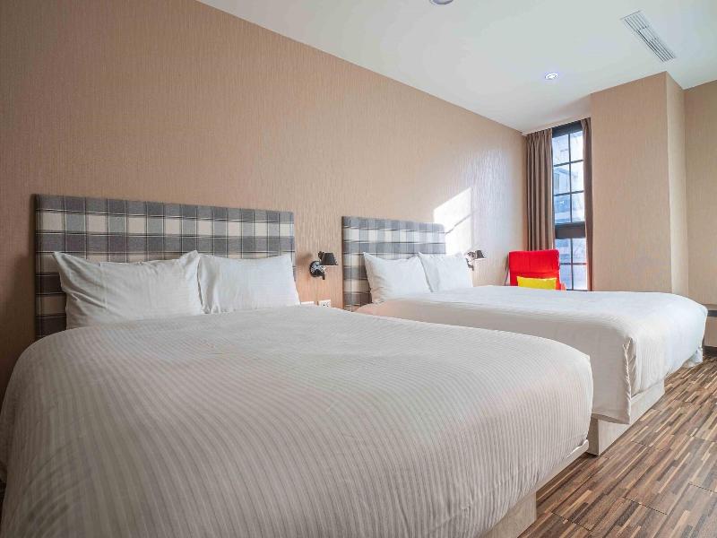 CHECK inn Taichung Ziyou image