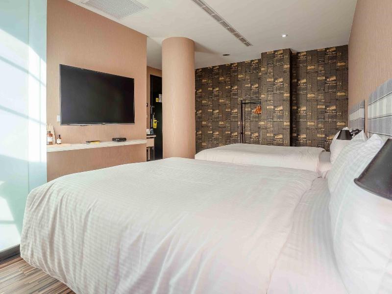 CHECK inn Taichung Ziyou image