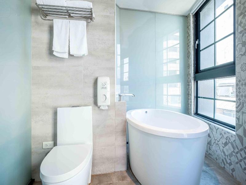 CHECK inn Taichung Ziyou image