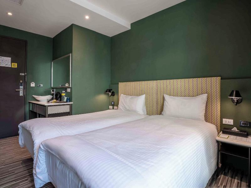 CHECK inn Taichung Ziyou image