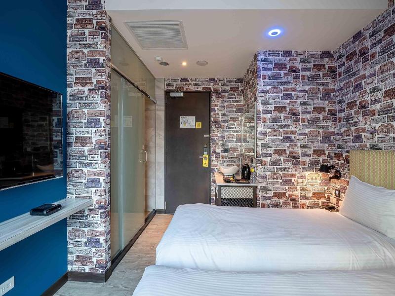 CHECK inn Taichung Ziyou image
