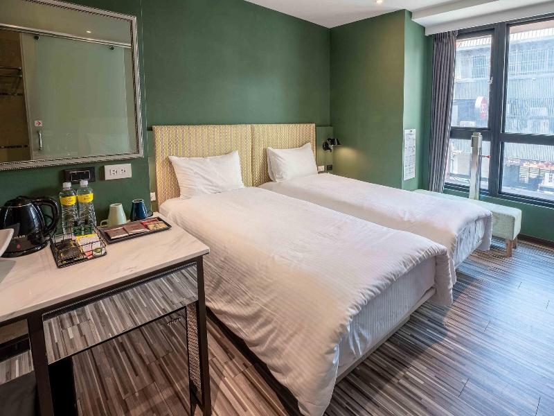 CHECK inn Taichung Ziyou image
