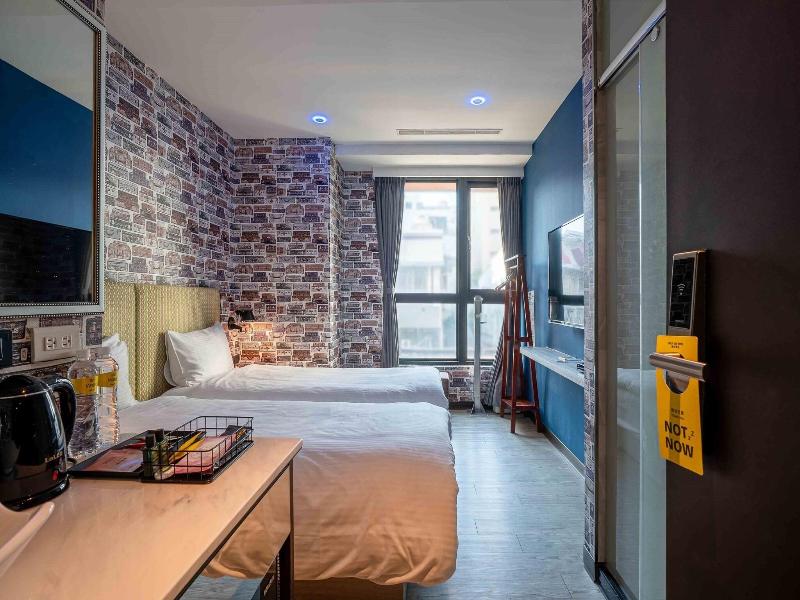 CHECK inn Taichung Ziyou image
