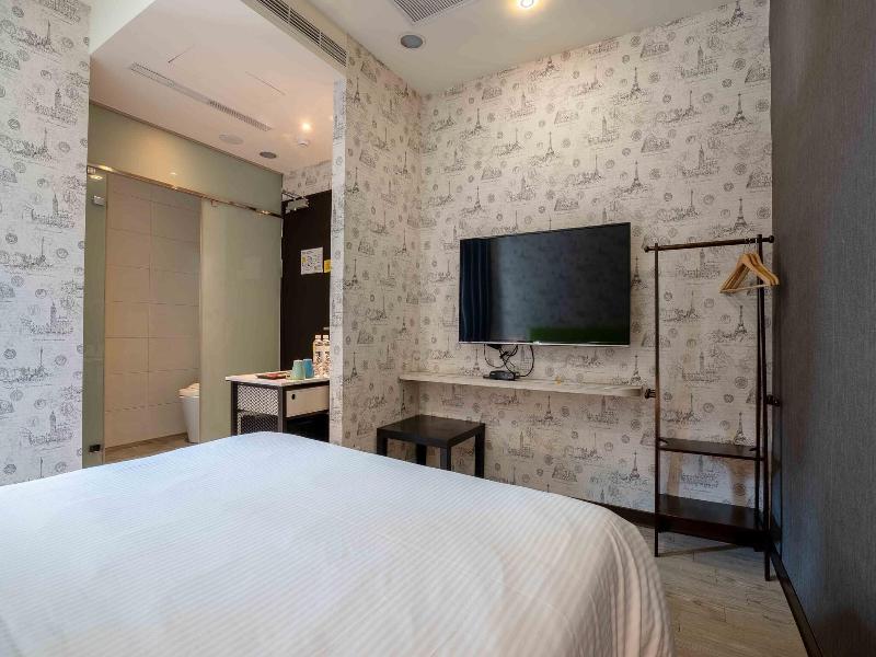CHECK inn Taichung Ziyou image