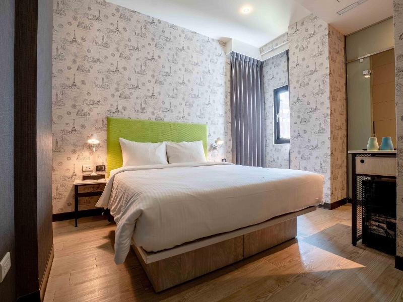 CHECK inn Taichung Ziyou image