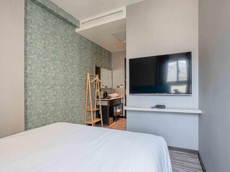 CHECK inn Taichung Ziyou image