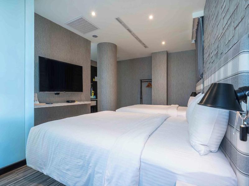CHECK inn Taichung Ziyou image