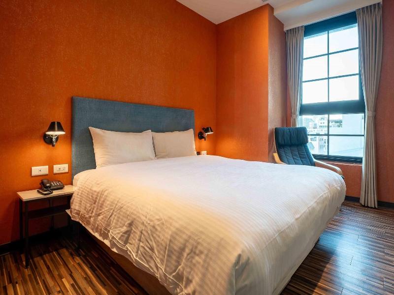 CHECK inn Taichung Ziyou image
