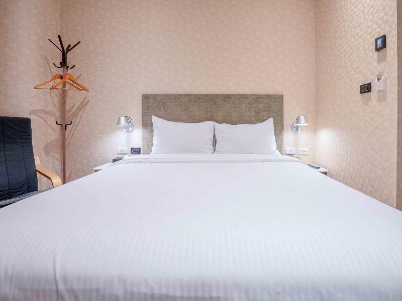 CHECK inn Taichung Ziyou image
