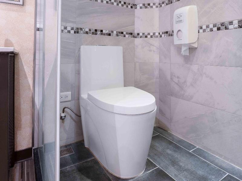 CHECK inn Taichung Ziyou image