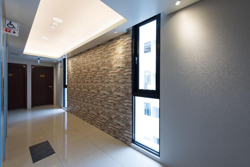 Hotel 99 5