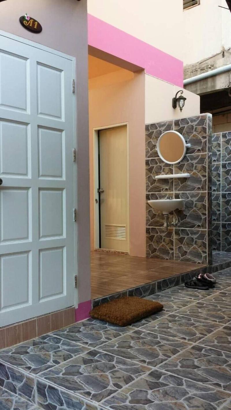 Sairee Center Guesthouse - Image 2