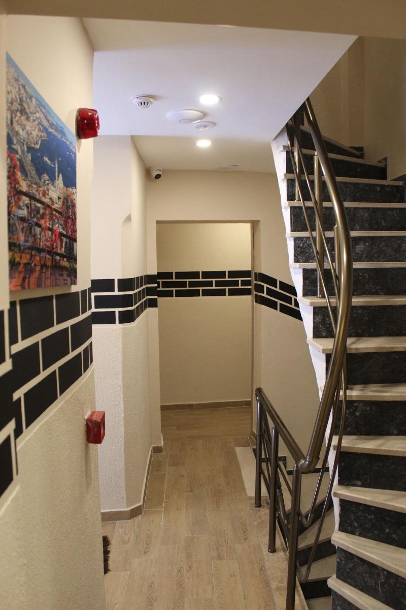 The Lola Hotel image