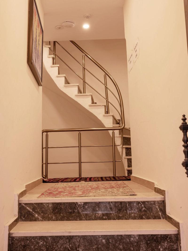 The Lola Hotel image