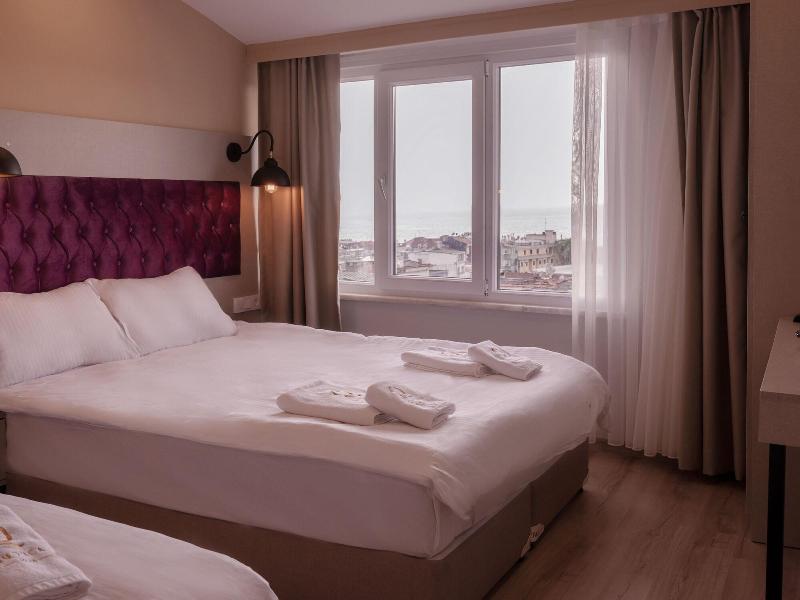 The Lola Hotel image