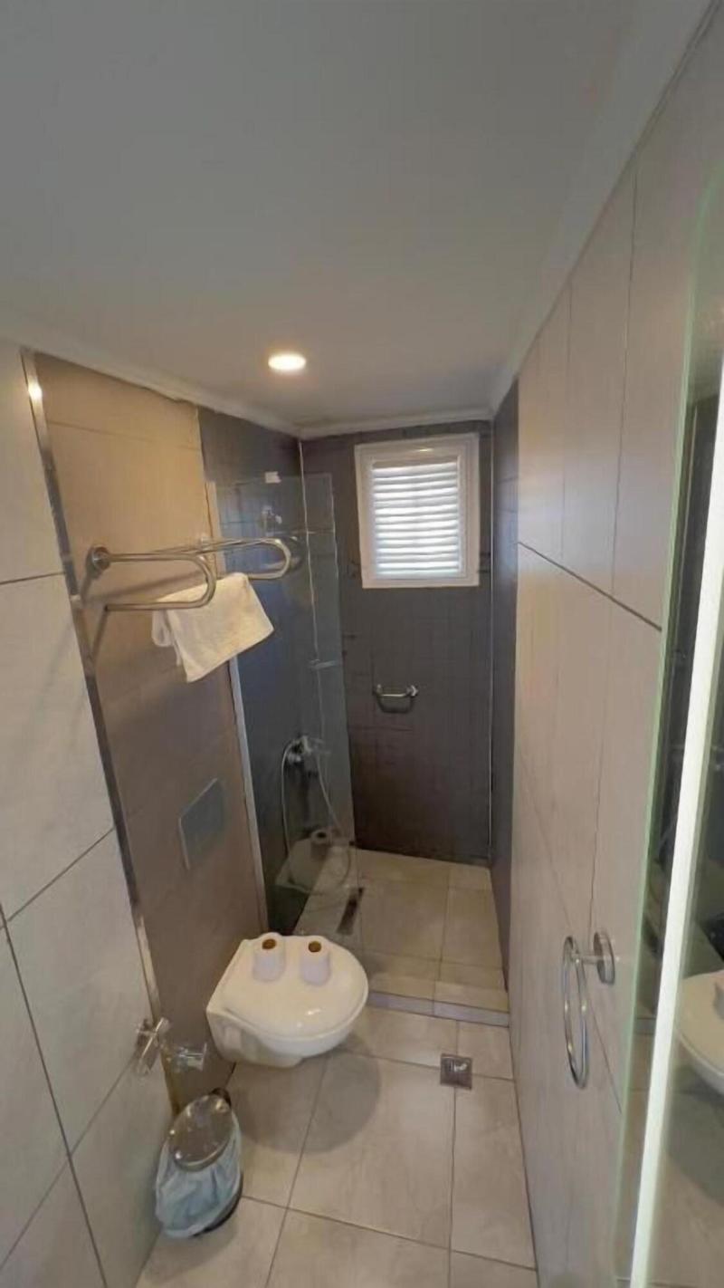 The Lola Hotel image