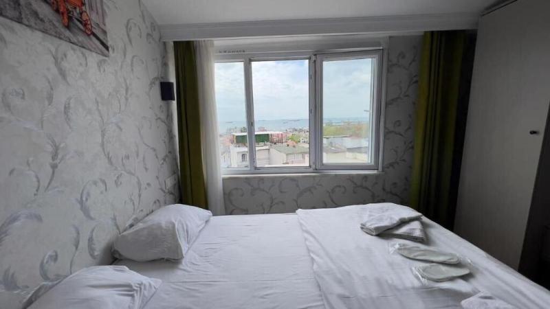 The Lola Hotel image