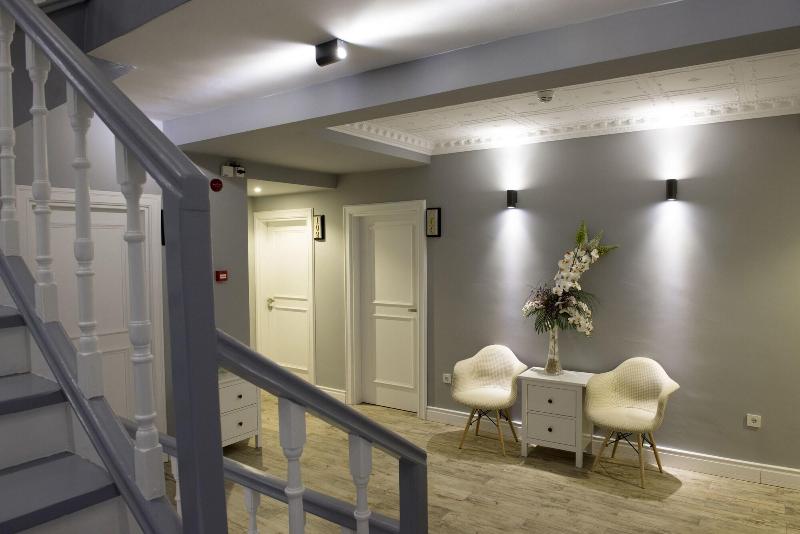 Luna Boutique Hotel image