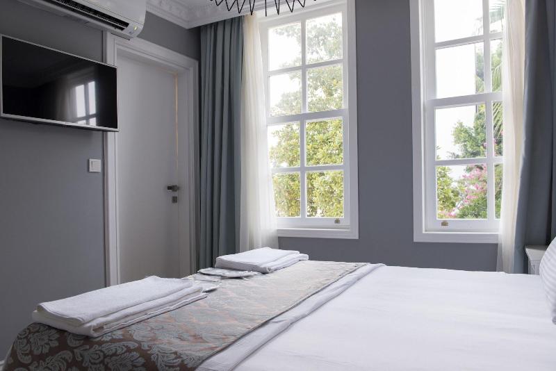 Luna Boutique Hotel image