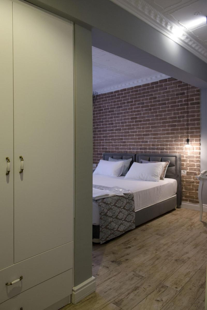 Luna Boutique Hotel image