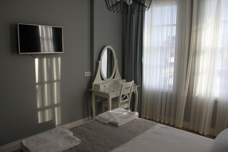 Luna Boutique Hotel image