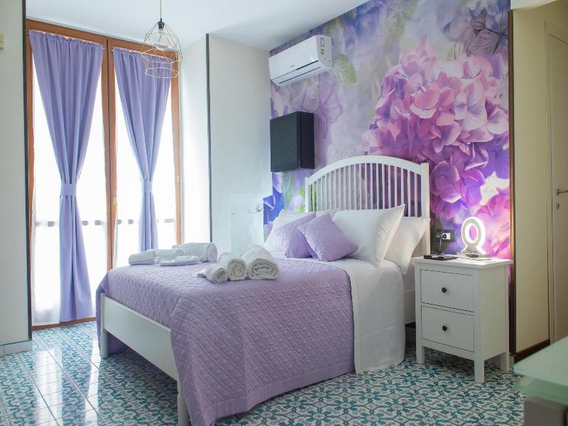 Bed Boutique Napoli Colors image