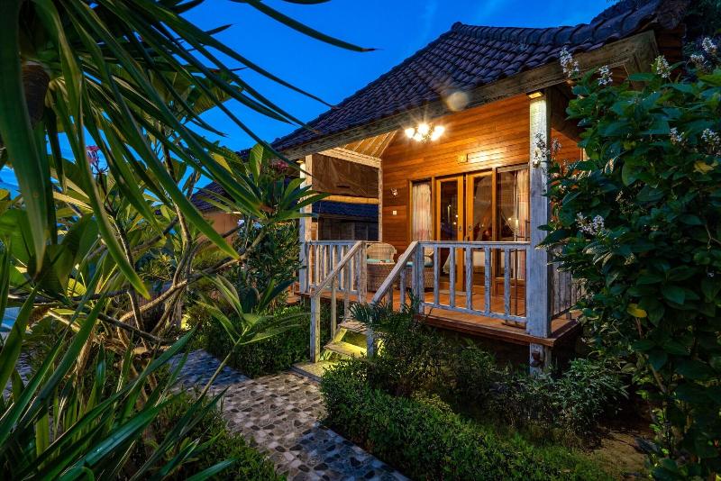 Bali Nusa Villa Lembongan image