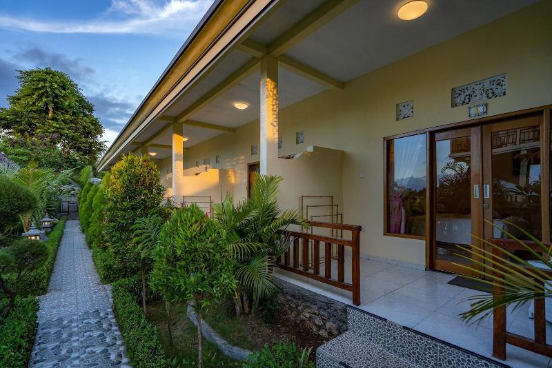 Bali Nusa Villa Lembongan image