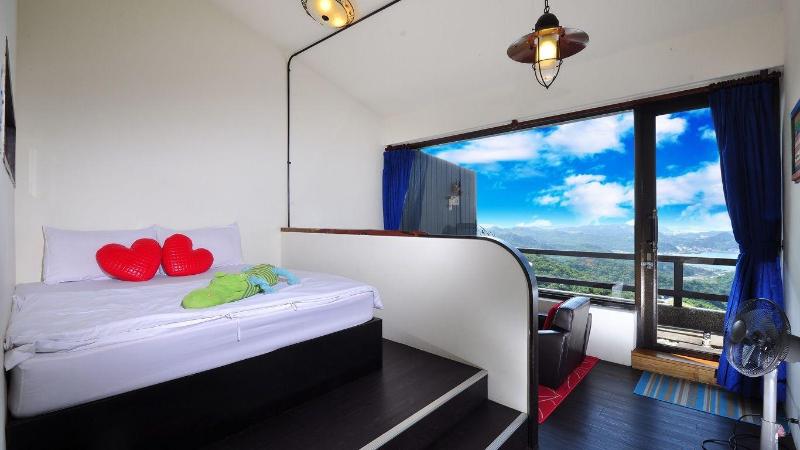 Sunnyroom image