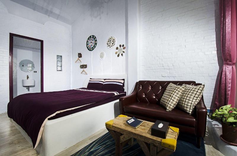 Sunnyroom image