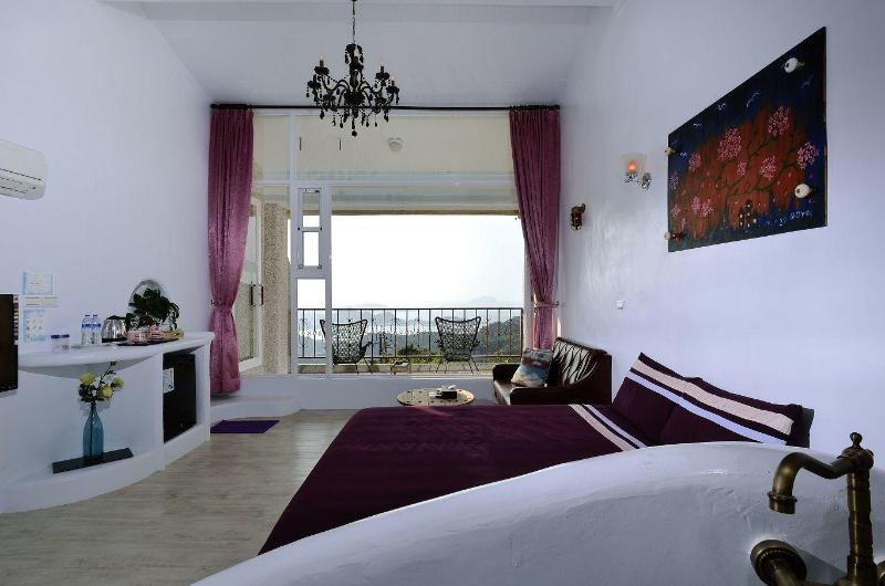 Sunnyroom image