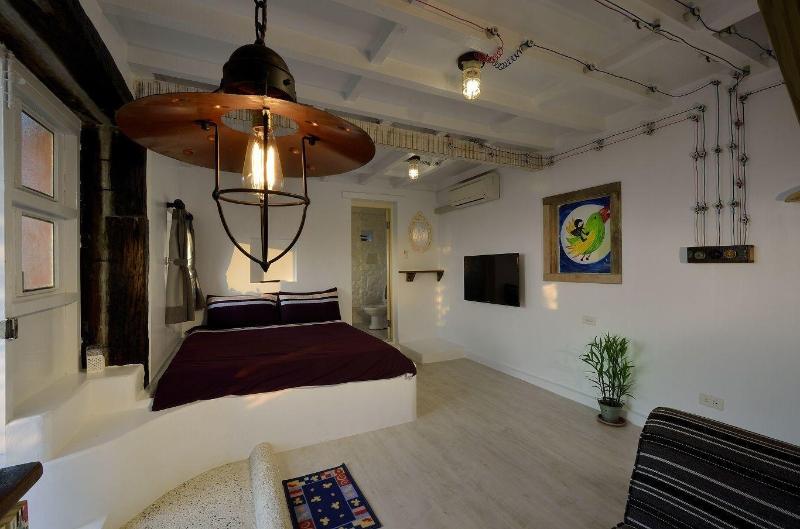 Sunnyroom image