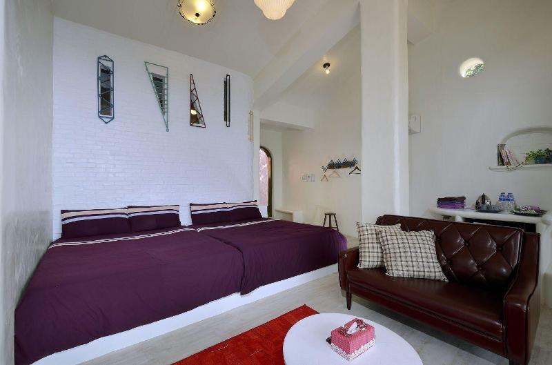 Sunnyroom image