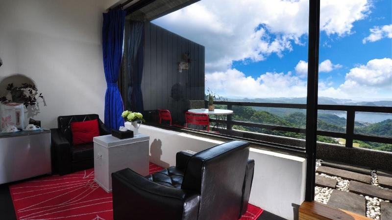 Sunnyroom image