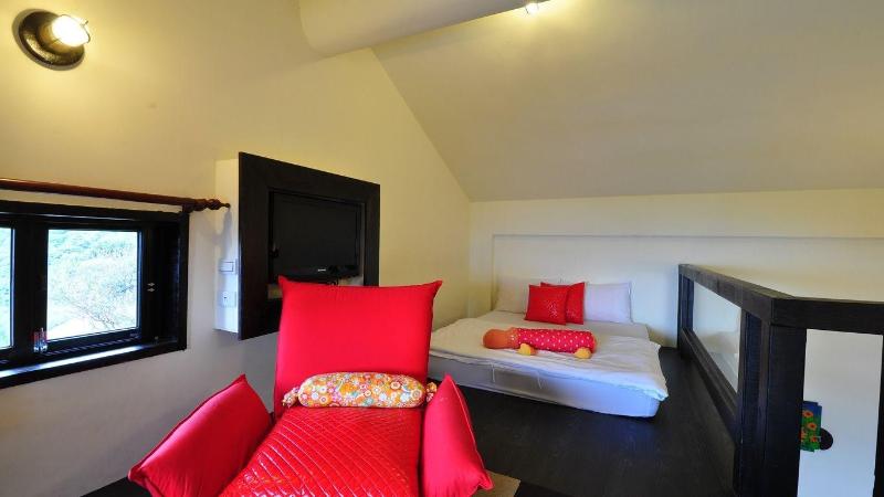 Sunnyroom image