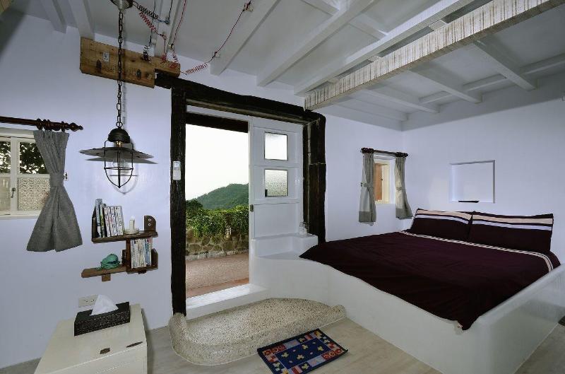 Sunnyroom image