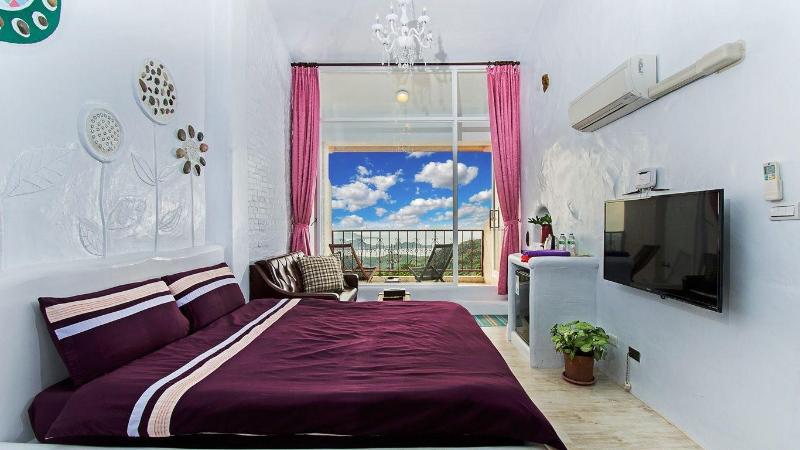 Sunnyroom image