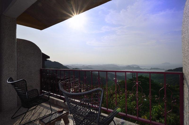 Sunnyroom image