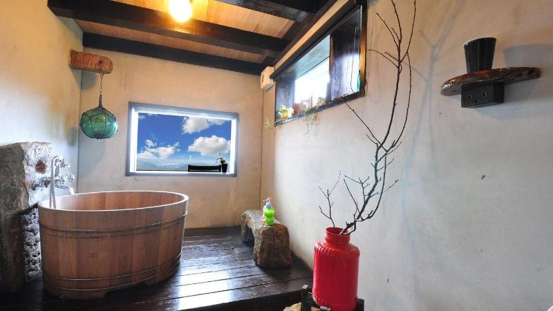 Sunnyroom image