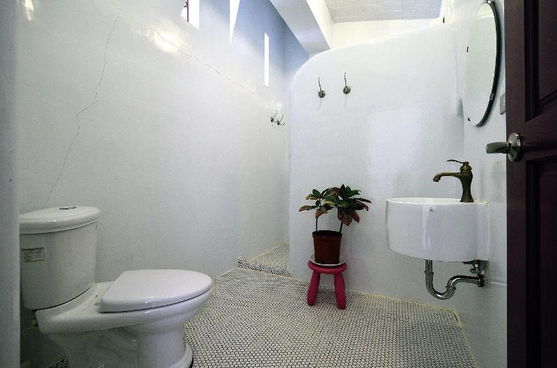 Sunnyroom image