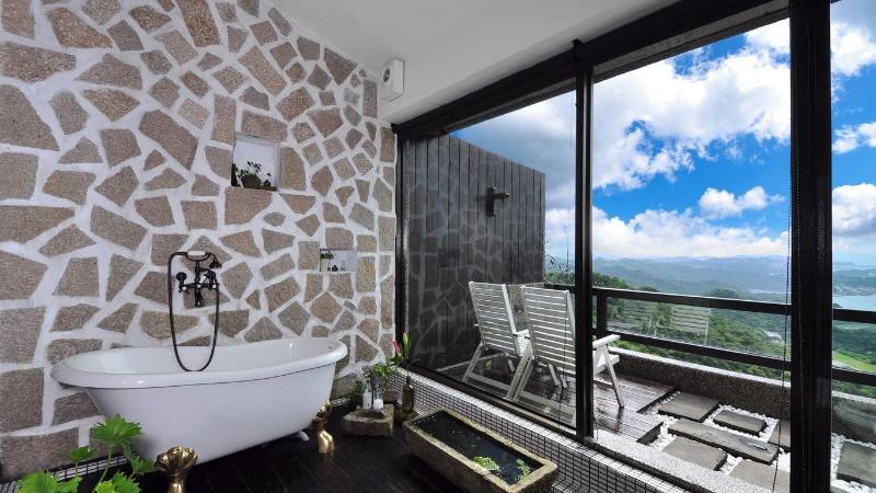 Sunnyroom image