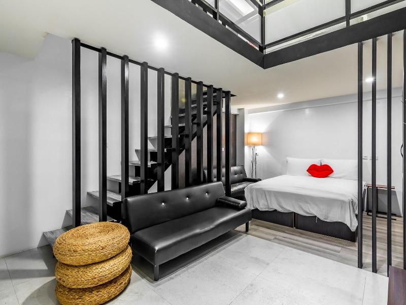 Sun Moon Tea Hotel image
