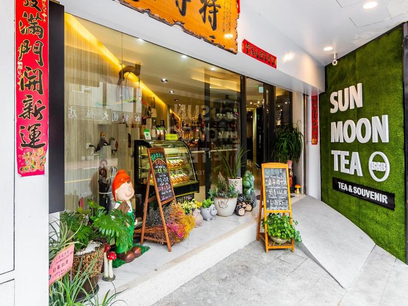 Sun Moon Tea Hotel image