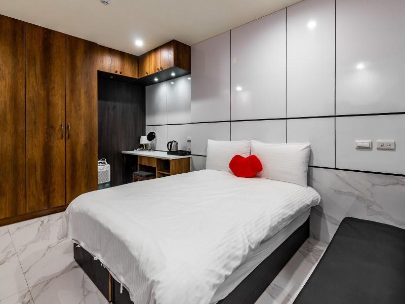 Sun Moon Tea Hotel image