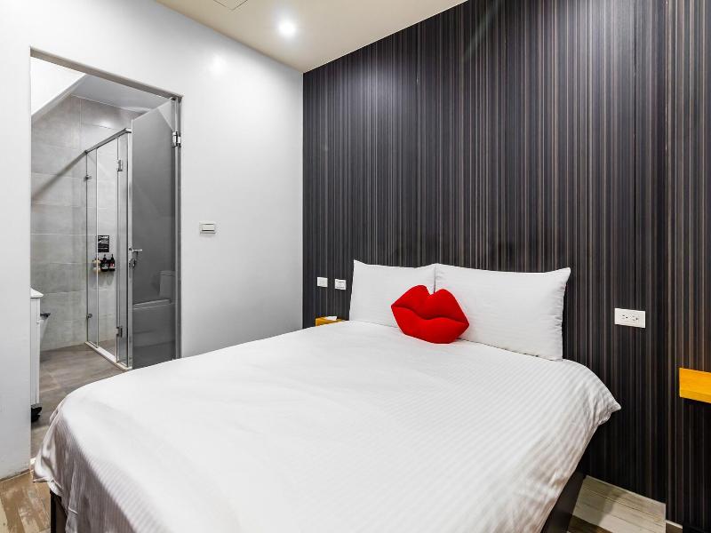 Sun Moon Tea Hotel image