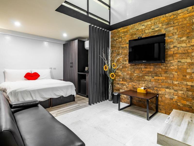 Sun Moon Tea Hotel image