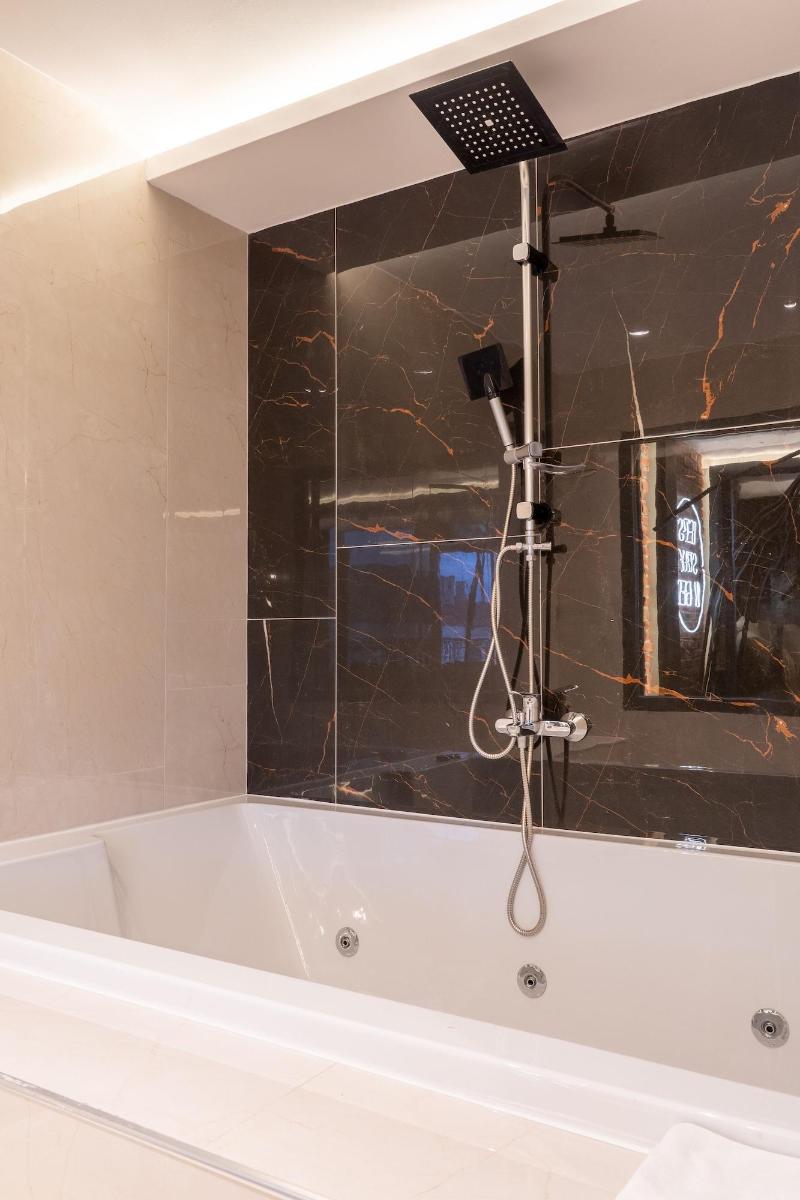 Esila Hotel image