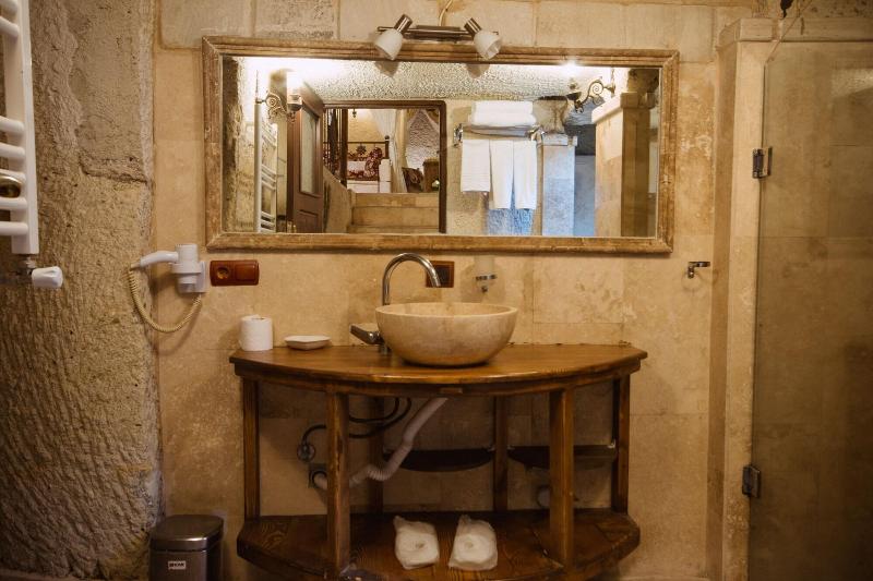Mystic Cave House Hotel image