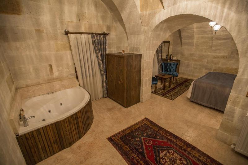 Luna Cave Hotel image